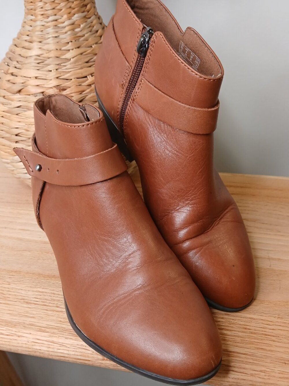 Clarks Collection Ladies Brown Ankle Booties Size 8 | Soft Cushion Comfort